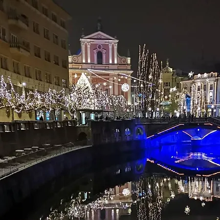 Riverbank In Centre! Appartamento